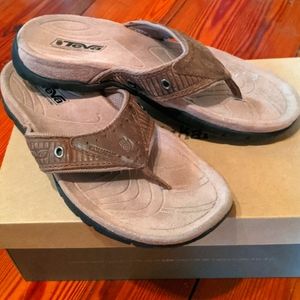 Men's Teva flip flops size 9